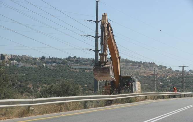 Israelis expand the area around Marda in the West Bank SALFIT, WEST BANK, PALESTINE - JUNE 9: Israel’s road construction and land expropriation related to the expansion of the Ariel settlement cause damage to agricultural lands and alter the region’s geographic landscape using heavy machinery in the village of Marda, part of Salfit, West Bank, Palestine, on June 9, 2026. Issam H.s. Alasmar Anadolu Salfit West Bank. Editorial use only. Please get in touch for any other usage.  Copyright: x2026xAnadoluxIssamxH.s.xAlasmarx