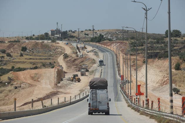 Israelis expand the area around Marda in the West Bank SALFIT, WEST BANK, PALESTINE - JUNE 9: Israel’s road construction and land expropriation related to the expansion of the Ariel settlement cause damage to agricultural lands and alter the region’s geographic landscape using heavy machinery in the village of Marda, part of Salfit, West Bank, Palestine, on June 9, 2026. Issam H.s. Alasmar Anadolu Salfit West Bank. Editorial use only. Please get in touch for any other usage.  Copyright: x2026xAnadoluxIssamxH.s.xAlasmarx