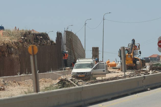 Israelis expand the area around Marda in the West Bank SALFIT, WEST BANK, PALESTINE - JUNE 9: Israel’s road construction and land expropriation related to the expansion of the Ariel settlement cause damage to agricultural lands and alter the region’s geographic landscape using heavy machinery in the village of Marda, part of Salfit, West Bank, Palestine, on June 9, 2026. Issam H.s. Alasmar Anadolu Salfit West Bank. Editorial use only. Please get in touch for any other usage.  Copyright: x2026xAnadoluxIssamxH.s.xAlasmarx
