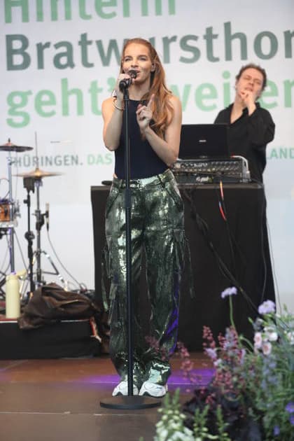 Yvonne Catterfeld beim Sommerfest der Landesregierung des Freistaats Thüringen in der Landesvertretung beim Bund am Zietenplatz. Berlin, 09.06.2026 *** Yvonne Catterfeld at the summer party of the State Government of the Free State of Thuringia at the State Representation to the Federal Government at Zietenplatz Berlin, 09 06 2026 Copyright: xAgenturxMatthiasxWehnertx xM.xGränzdörferx