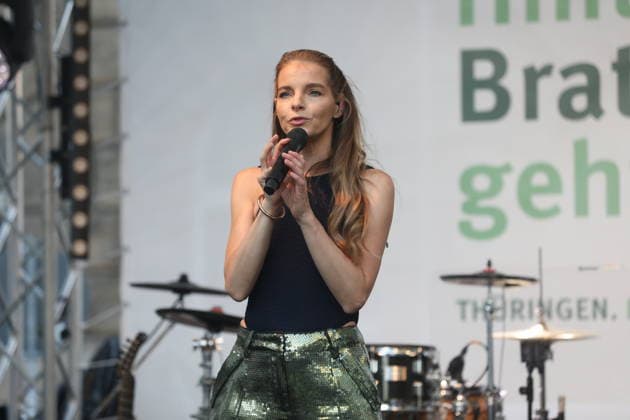 Yvonne Catterfeld beim Sommerfest der Landesregierung des Freistaats Thüringen in der Landesvertretung beim Bund am Zietenplatz. Berlin, 09.06.2026 *** Yvonne Catterfeld at the summer party of the State Government of the Free State of Thuringia at the State Representation to the Federal Government at Zietenplatz Berlin, 09 06 2026 Copyright: xAgenturxMatthiasxWehnertx xM.xGränzdörferx