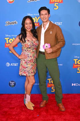 Shelby Rabara mit Ehemann Harry Shum Jr. bei der Weltpremiere des Animationsfilms Toy Story 5 im Dolby Theatre. Los Angeles, 09.06.2026 *** Shelby Rabara with husband Harry Shum Jr at the world premiere of the animated film Toy Story 5 at the Dolby Theatre Los Angeles, 09 06 2026 Foto:xD.xStarbuckx xFuturexImagex toy_story_6343