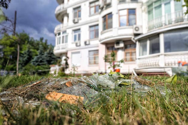 Russian drone strike damages housing in Odesa Broken glass lies outside a multi-storey residential building damaged in a Russian drone attack in Odesa, Ukraine, on June 10, 2026. The Russian army attacked the city with strike drones. Residential buildings were damaged in the attack. Three people were injured, including two children, Credit:Nina Liashonok Ukrinform Avalon Ukraine, Odesa  Copyright: xNinaxLiashonokx xUkrinformx xAvalonx 1109268090