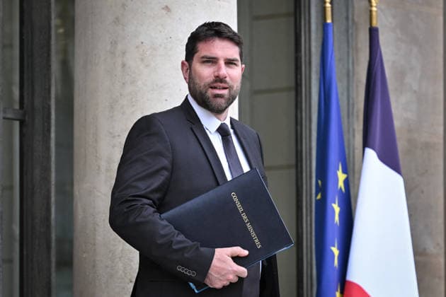 Council of Ministers at the Elysee Palace FA French Minister of the City and Housing Vincent Jeanbrun exits the Elysee Palace after the Council of Ministers in Paris, on June 10, 2026. Photo by Firas Abdullah ABACAPRESS.COM Paris Île-de-France France  Copyright: xAbdullahxFiras ABACAx