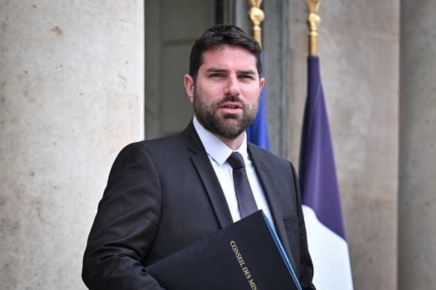 Council of Ministers at the Elysee Palace FA French Minister of the City and Housing Vincent Jeanbrun exits the Elysee Palace after the Council of Ministers in Paris, on June 10, 2026. Photo by Firas Abdullah ABACAPRESS.COM Paris Île-de-France France  Copyright: xAbdullahxFiras ABACAx