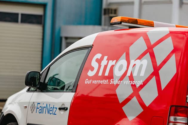 Aktuelle Themenbilder: AktuelleSituation in Reutlingen - Betzingen nach dem Stromausfall, 10.06.2026 Aktuelle Themenbilder: AktuelleSituation in Reutlingen - Betzingen nach dem Stromausfall, 10.06.2026, Blick auf Umspannwerk in der Markwiesenstrasse Betzingen. FairNetz Fahrzeuge. Strom. *** Current topic pictures CurrentSituation in Reutlingen Betzingen after the power outage, 10 06 2026 Current topic pictures CurrentSituation in Reutlingen Betzingen after the power outage, 10 06 2026, View of transformer station in Markwiesenstrasse Betzingen FairNetz Fahrzeuge Strom Copyright: xEibner-Pressefoto DimitrixDrofitschx EP_ddh