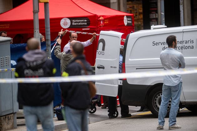 A man is shot dead in Balmes street in Barcelona Area cordoned off by the Mossos d Esquadra where the event took place, on June 10, 2026, in Barcelona, Catalunya Espana The Mossos d Esquadra are investigating the death of a man who was shot at least once this Wednesday around 10 a.m. in Balmes street in Barcelona, according to police sources 10 JUNE 2026 Lorena Sopê Barcelona, Catalunya Barcelona, Catalunya Espana  Copyright: xLorenaxSopÃªnax 7585844