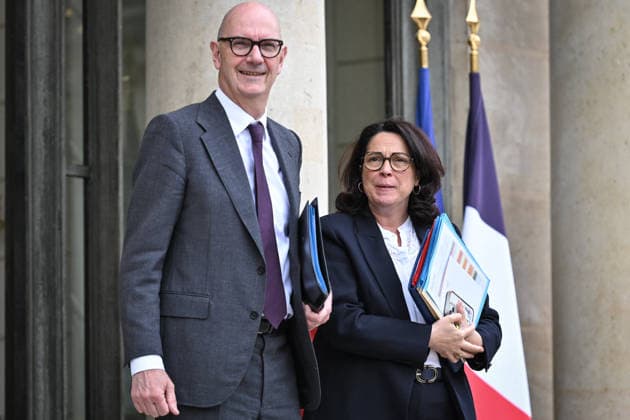 Council of Ministers at the Elysee Palace FA French Minister of the Economy, Finance and Industrial, Energy and Digital Sovereignty Roland Lescure exits the Elysee Palace with French Minister for Sports, Youth and Associative Life Marina Ferrari after the Council of Ministers in Paris, on June 10, 2026. Photo by Firas Abdullah ABACAPRESS.COM Paris Île-de-France France  Copyright: xAbdullahxFiras ABACAx