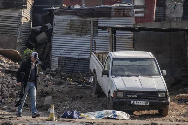 12 killed in shooting in South Africa JOHANNESBURG, SOUTH AFRICA - JUNE 10: The body of one of the victims is seen at the scene where at least 12 people were killed and nine others injured in a shooting at the informal settlement of Jumpers in the Cleveland area of Johannesburg, South Africa, on June 10, 2026. Security forces were deployed to the scene following the attack. Ihsaan Haffejee Anadolu Johannesburg South Africa. Editorial use only. Please get in touch for any other usage.  Copyright: x2026xAnadoluxIhsaanxHaffejeex
