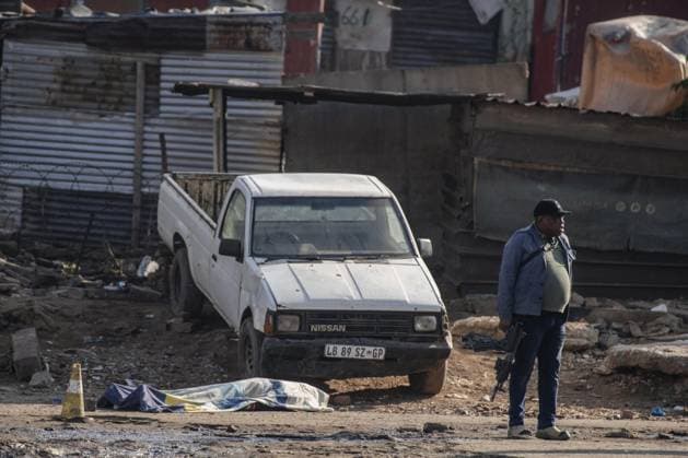 12 killed in shooting in South Africa JOHANNESBURG, SOUTH AFRICA - JUNE 10: The body of one of the victims is seen at the scene where at least 12 people were killed and nine others injured in a shooting at the informal settlement of Jumpers in the Cleveland area of Johannesburg, South Africa, on June 10, 2026. Security forces were deployed to the scene following the attack. Ihsaan Haffejee Anadolu Johannesburg South Africa. Editorial use only. Please get in touch for any other usage.  Copyright: x2026xAnadoluxIhsaanxHaffejeex