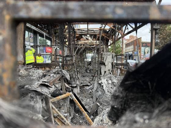 Disorder continues in Belfast after knife attack leaves man seriously injured BELFAST, NORTHERN IRELAND - JUNE 10: A burned-out bus is seen on a street in Belfast, Northern Ireland on June 10, 2026. Disorder continued across parts of Belfast following a knife attack that left a man seriously injured, with fires reported in several areas of the city, including a bus that was set ablaze in east Belfast. Stringer Anadolu Belfast Ireland. Editorial use only. Please get in touch for any other usage.  Copyright: x2026xAnadoluxStringerx