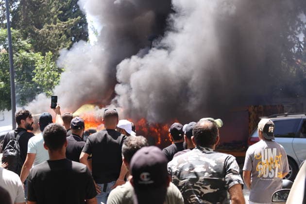 Israeli strikes target southern Lebanon despite ceasefire SIDON, LEBANON - JUNE 10: Smoke rises following an Israeli airstrike that targeted a vehicle in the city of Sidon, Lebanon on June 10, 2026. Israeli forces carried out airstrikes on areas in southern Lebanon despite the ceasefire, with a vehicle targeted in Sidon, causing a fire. Mohammad Abushama Anadolu Sidon Lebanon. Editorial use only. Please get in touch for any other usage.  Copyright: x2026xAnadoluxMohammadxAbushamax