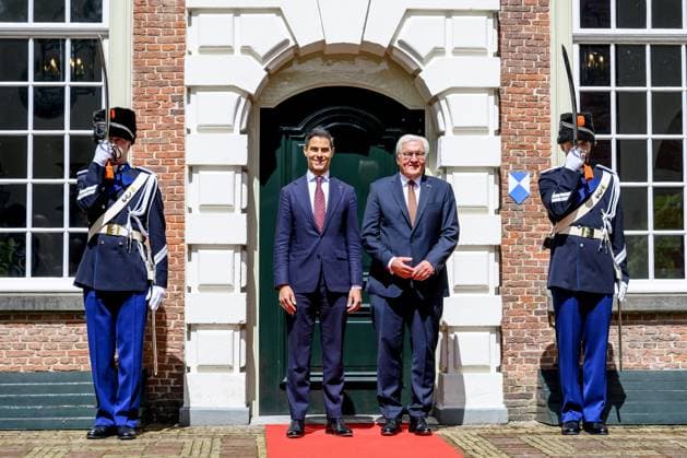 News Bilder des Tages Den Haag, The Netherlands, 2026-06-10 12:01:19 THE HAGUE, 10-06-2026, Duivenvoorde Castle At the invitation of His Majesty King Willem Alexander and Queen Maxima, the Federal President of Germany, Frank-Walter Steinmeier, is paying a state visit to the Netherlands. He is accompanied by his wife, Elke Büdenbender. PHOTO: NLBeeld Patrick van Emst In the photo: Government lunch - Federal President Steinmeier and Mrs. Büdenbender are received by Prime Minister Jetten at Duivenvoorde Castle in Voorschoten. Credit: NL Beeld Patrick van Emst  Copyright: xx x