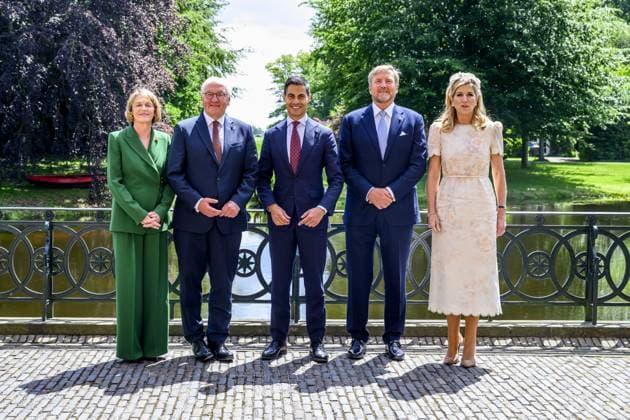 News Bilder des Tages Den Haag, The Netherlands, 2026-06-10 12:41:50 THE HAGUE, 10-06-2026, Duivenvoorde Castle At the invitation of His Majesty King Willem Alexander and Queen Maxima, the Federal President of Germany, Frank-Walter Steinmeier, is paying a state visit to the Netherlands. He is accompanied by his wife, Elke Büdenbender. PHOTO: NLBeeld Patrick van Emst In the photo: Government lunch - Federal President Steinmeier and Mrs. Büdenbender are received by Prime Minister Jetten at Duivenvoorde Castle in Voorschoten. Credit: NL Beeld Patrick van Emst  Copyright: xx x