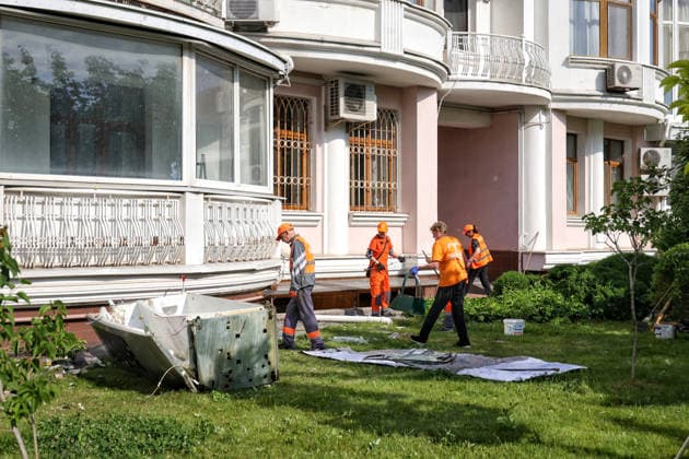 RECORD DATE NOT STATED Russian Drone Strike Damages Housing - Odesa Utility workers clear debris outside a multi-storey residential building damaged in a Russian drone attack in Odesa, Ukraine, on June 10, 2026. The Russian army attacked the city with strike drones. Residential buildings were damaged in the attack. Three people were injured, including two children Photo by Nina Liashonok Ukrinform ABACAPRESS.COM Odesa Ukraine  Copyright: xLyashonokxNina Ukrinform ABACAx