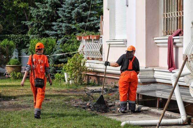 RECORD DATE NOT STATED Russian Drone Strike Damages Housing - Odesa Utility workers clear debris outside a multi-storey residential building damaged in a Russian drone attack on Odesa, Ukraine, on June 10, 2026. The Russian army attacked the city with strike drones. Residential buildings were damaged in the attack. Three people were injured, including two children Photo by Nina Liashonok Ukrinform ABACAPRESS.COM Odesa Ukraine  Copyright: xLyashonokxNina Ukrinform ABACAx