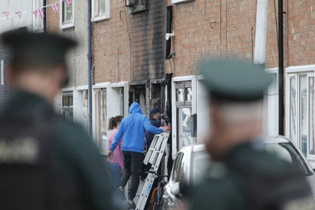 Disorder continues in Belfast after knife attack leaves man seriously injured BELFAST, NORTHERN IRELAND - JUNE 10: A view of burned-out vehicles and homes on a street as police takes measures in east Belfast, Northern Ireland, on June 10, 2026. Disorder continued across parts of Belfast following a knife attack that left a man seriously injured, with fires reported in several areas of the city during the unrest. Conor Mccaughley Anadolu Belfast Northern Ireland. Editorial use only. Please get in touch for any other usage.  Copyright: x2026xAnadoluxConorxMccaughleyx