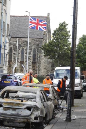 Disorder continues in Belfast after knife attack leaves man seriously injured BELFAST, NORTHERN IRELAND - JUNE 10: A view of burned-out vehicles and homes on a street as police takes measures in east Belfast, Northern Ireland, on June 10, 2026. Disorder continued across parts of Belfast following a knife attack that left a man seriously injured, with fires reported in several areas of the city during the unrest. Conor Mccaughley Anadolu Belfast Northern Ireland. Editorial use only. Please get in touch for any other usage.  Copyright: x2026xAnadoluxConorxMccaughleyx