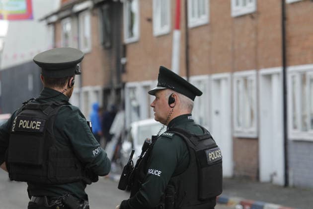 Disorder continues in Belfast after knife attack leaves man seriously injured BELFAST, NORTHERN IRELAND - JUNE 10: Police takes measures in east Belfast, Northern Ireland, on June 10, 2026. Disorder continued across parts of Belfast following a knife attack that left a man seriously injured, with fires reported in several areas of the city during the unrest. Conor Mccaughley Anadolu Belfast Northern Ireland. Editorial use only. Please get in touch for any other usage.  Copyright: x2026xAnadoluxConorxMccaughleyx