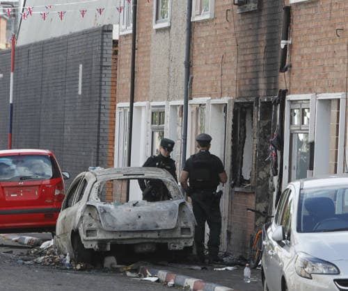 Disorder continues in Belfast after knife attack leaves man seriously injured BELFAST, NORTHERN IRELAND - JUNE 10: A view of burned-out vehicles and homes on a street as police takes measures in east Belfast, Northern Ireland, on June 10, 2026. Disorder continued across parts of Belfast following a knife attack that left a man seriously injured, with fires reported in several areas of the city during the unrest. Conor Mccaughley Anadolu Belfast Northern Ireland. Editorial use only. Please get in touch for any other usage.  Copyright: x2026xAnadoluxConorxMccaughleyx