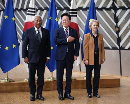 European Union (EU) - Republic of Korea Summit in Brussels BRUSSELS, BELGIUM - JUNE 10: EU Council President Antonio Costa (L), South Korean President Lee Jae-myung (C), and EU Commission President Ursula von der Leyen (R) attend the opening of the European Union (EU) - Republic of Korea Summit in Brussels, Belgium, on June 10, 2026. Dursun Aydemir Anadolu Brussels Belgium. Editorial use only. Please get in touch for any other usage.  Copyright: x2026xAnadoluxDursunxAydemirx