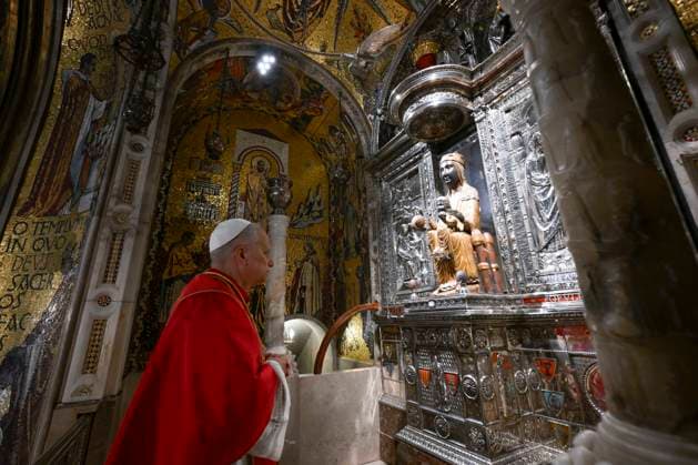 IPA85545419 - Spain, Vatican, 2026 6 10 Pope Leo XIV takes part in the recitation of the Rosary at the Abbey of Our Lady of Montserrat, near Barcelona, Photograph by VATICAN MEDIA Catholic Press Photo  Copyright: xVATICANxMEDIA CPPx xVATICANxMEDIA CPPx 85545419