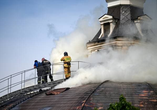 News Bilder des Tages Russia Ukraine Drone Attack 9187262 10.06.2026 Firefighter extinguish fire on the roof of the Defence of Sevastopol 1854-1855 panorama museum, in Sevastopol, Republic of Crimea, Russia. Earlier in the day, Sevastopol Governor Mikhail Razvozhayev said that a Ukrainian fixed-wing drone had struck the building of the museum during the night. A masterpiece by Franz Roubaud housed in the museum has been nearly destroyed, the official said. Konstantin Mihalchevskiy Sputnik Sevastopol Russia  Copyright: xKonstantinxMihalchevskiyx