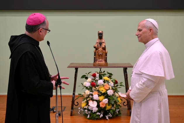 IPA85546614 - Spain, Vatican, 2026 6 10 Pope Leo XIV Listen to the speech by Manel Gasch, the abbot of the monastery, as he meets the Benedictine Community at the Abbey of Our Lady of Montserrat, near Barcelona, Photograph by VATICAN MEDIA Catholic Press Photo  Copyright: xVATICANxMEDIA CPPx xVATICANxMEDIA CPPx 85546614