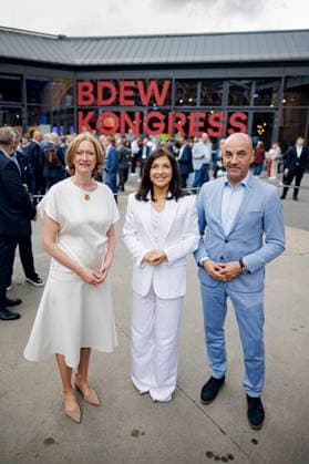 BDEW Kongress 2026 - Bundesverband der Energie- und Wasserwirtschaft. Vlnr.: Kerstin Andreae, Vorsitzende der Hauptgeschaeftsfuehrung und Mitglied des Praesidiums BDEW, Katherina Reiche (CDU), Bundesministerin fuer Wirtschaft und Energie, und Stefan Dohler, BDEW-Praesident. Berlin, 10.06.2026. Fotografiert im Auftrag des Ministeriums fuer Wirtschaft und Energie Berlin Deutschland *** BDEW Congress 2026 Federal Association of the Energy and Water Industry Flnr Kerstin Andreae, Chairwoman of the Executive Board and Member of the BDEW Executive Committee, Katherina Reiche CDU , Federal Minister for Economic Affairs and Energy, and Stefan Dohler, BDEW President Berlin, 10 06 2026 Photographed on behalf of the Ministry for Economic Affairs an Copyright: xThomasxTrutschel BMWEx