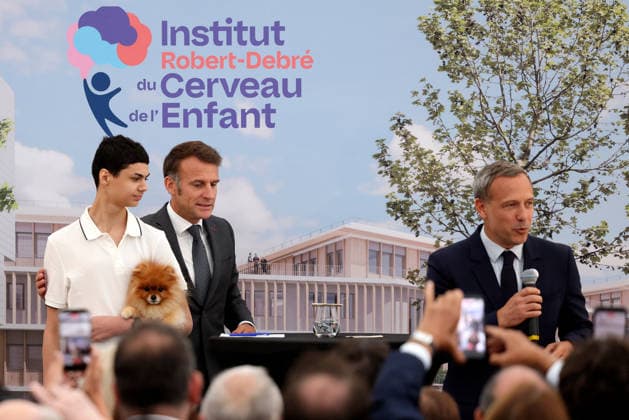 Emmanuel Macron and Brigitte Macron Visit the Robert-Debre Hospital - Paris French President Emmanuel Macron delivers a speech next to Adrien Taquet, Chairman of the Supervisory Board of the Robert-Debre Institute for the Child s Brain and Professor Ghislaine Dehaene during the foundation stone laying ceremony for the Child Brain Institute (ICE - Institut Robert-Debre du Cerveau de l’Enfant) at the Robert-Debre Hospital in Paris, on June 10, 2026. Photo by Stephane Lemouton Pool ABACAPRESS.COM Paris France  Copyright: xLemoutonxStephane Pool ABACAx