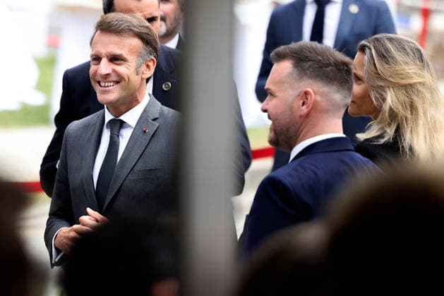 Emmanuel Macron and Brigitte Macron Visit the Robert-Debre Hospital - Paris French President Emmanuel Macron arrives to the foundation stone laying ceremony for the Child Brain Institute (ICE - Institut Robert-Debre du Cerveau de l’Enfant) at the Robert-Debre Hospital in Paris, on June 10, 2026. Photo by Stephane Lemouton Pool ABACAPRESS.COM Paris France  Copyright: xLemoutonxStephane Pool ABACAx
