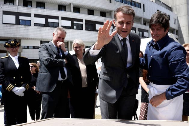 Emmanuel Macron and Brigitte Macron Visit the Robert-Debre Hospital - Paris French President Emmanuel Macron attends a handprint event during the foundation stone laying ceremony for the Child Brain Institute (ICE - Institut Robert-Debre du Cerveau de l’Enfant) at the Robert-Debre Hospital in Paris on June 10, 2026. Photo by Stephane Lemouton Pool ABACAPRESS.COM Paris France  Copyright: xLemoutonxStephane Pool ABACAx