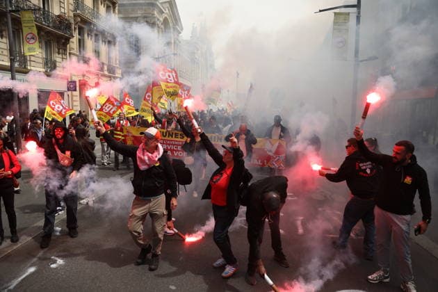 SNCF workers take part in a demonstration during a national strike in Paris PARIS, FRANCE - JUNE 10: SNCF workers take part in a demonstration during a national strike in Paris, France on June 10, 2026. Railway unions called for the action to protest against company reorganizations and working conditions. Mohamad Salaheldin Abdelghani Alsayed Anadolu Paris France. Editorial use only. Please get in touch for any other usage.  Copyright: x2026xAnadoluxMohamadxSalaheldinxAbdelghanixAlsayedx