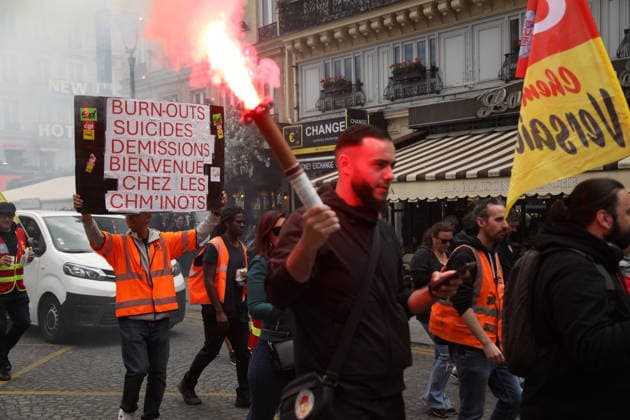 SNCF workers take part in a demonstration during a national strike in Paris PARIS, FRANCE - JUNE 10: SNCF workers take part in a demonstration during a national strike in Paris, France on June 10, 2026. Railway unions called for the action to protest against company reorganizations and working conditions. Mohamad Salaheldin Abdelghani Alsayed Anadolu Paris France. Editorial use only. Please get in touch for any other usage.  Copyright: x2026xAnadoluxMohamadxSalaheldinxAbdelghanixAlsayedx