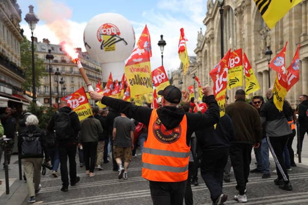SNCF workers take part in a demonstration during a national strike in Paris PARIS, FRANCE - JUNE 10: SNCF workers take part in a demonstration during a national strike in Paris, France on June 10, 2026. Railway unions called for the action to protest against company reorganizations and working conditions. Mohamad Salaheldin Abdelghani Alsayed Anadolu Paris France. Editorial use only. Please get in touch for any other usage.  Copyright: x2026xAnadoluxMohamadxSalaheldinxAbdelghanixAlsayedx