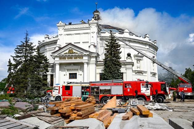 Russia Ukraine Drone Attack 9187388 10.06.2026 Firetrucks are seen outside the Defence of Sevastopol 1854-1855 panorama museum, in Sevastopol, Republic of Crimea, Russia. Earlier in the day, Sevastopol Governor Mikhail Razvozhayev said that a Ukrainian fixed-wing drone had struck the building of the museum during the night. A masterpiece by Franz Roubaud housed in the museum has been nearly destroyed, the official said. Konstantin Mihalchevskiy Sputnik Sevastopol Russia  Copyright: xKonstantinxMihalchevskiyx