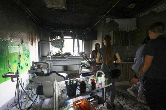 People stay in a dental office in an apartment block, damaged by a Russian drone attack on a district of Kharkiv, Ukraine, June 10, 2026. Russian forces struck the northeastern city with drones, injuring at least eight people. One of the drones hit an apartment block, housing a dental office. (Photo by Viacheslav Madiievskyi Ukrinform) Russians damage dental office in Kharkiv  Copyright: xViacheslavxMadiievskyix