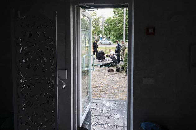 Law enforcement officers examine the wreckage of a strike drone used by Russian forces to attack a district of Kharkiv, Ukraine, June 10, 2026. Russian forces struck the northeastern city with drones, injuring at least eight people. One of the drones hit an apartment block, housing a dental office. (Photo by Viacheslav Madiievskyi Ukrinform) Russians damage dental office in Kharkiv  Copyright: xViacheslavxMadiievskyix