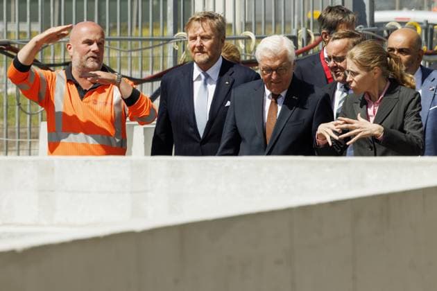 Den Haag, The Netherlands, 2026-06-10 15:27:11 THE HAGUE, 10-06-2026, Port of Rotterdam At the invitation of His Majesty the King - King Willem-Alexander and Queen Maxima, the Federal President of Germany, Frank-Walter Steinmeier, is paying a state visit to the Netherlands. He is accompanied by his wife, Elke Büdenbender. PHOTO: NLBeeld Robert Meerding In the photo: The visit of King Willem-Alexander and Federal President Steinmeier to the Port of Rotterdam begins with a tour of Porthos. During the tour, the King and the Federal President receive an explanation of the project s operation and visit the compressor facilities on the Maasvlakte. In the photo: King Willem-Alexander Credit: NL Beeld Robert Meerding Inc  Copyright: xx x