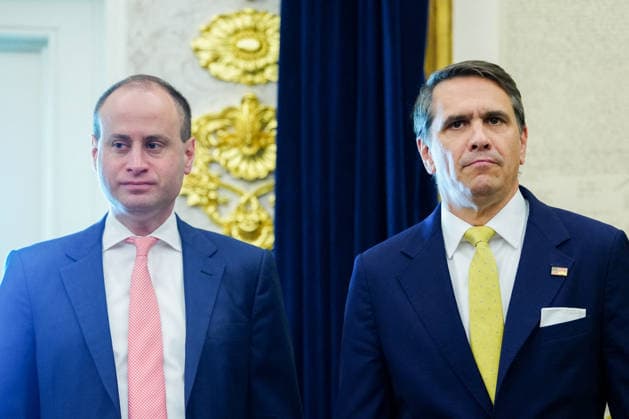 Trump During a Signing Ceremony for the Secure America Act - Washington Will Scharf, White House Staff Secretary, left, and Todd Blanche, acting US attorney general, during a signing ceremony for the Secure America Act in the Oval Office of the White House in Washington, DC, US, on Wednesday, June 10, 2026. The SAVE America Act requires proof of citizenship to register to vote. Photo by Aaron Schwartz Pool ABACAPRESS.COM  Copyright: xPool ABACAx
