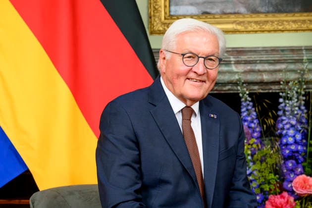 10-06-2026 Voorschoten Federal President of Germany Frank-Walter Steinmeier and Rob Jetten pose before the government lunch at castle Duivenvoorde in Voorschoten on the 2nd day of the 3 day statevisit to the Netherlands. Â  Copyright: xPPEx