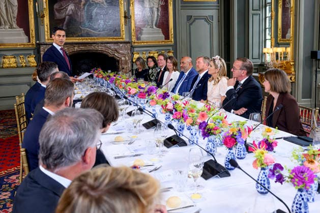 10-06-2026 Voorschoten Queen Maxima and King Willem-Alexander and Federal President of Germany Frank-Walter Steinmeier and Elke Budenbender and Rob Jetten pose before the government lunch at castle Duivenvoorde in Voorschoten on the 2nd day of the 3 day statevisit to the Netherlands. Â  Copyright: xPPEx