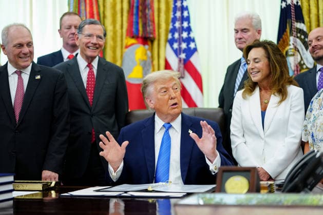 US President Donald Trump, center, during a signing ceremony for the Secure America Act in the Oval Office of the White House in Washington, DC on Wednesday, June 10, 2026. The SAVE America Act requires proof of citizenship to register to vote.  WAX20260610803 AaronxSchwartz