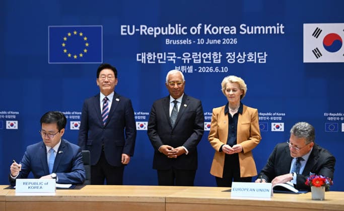 EU-South Korea Summit In Brussels BRUSSELS, BELGIUM - JUNE 10: European Council President Antonio Costa, European Commission President Ursula von der Leyen and South Korean President Lee Jae Myung attend the European Union (EU)-South Korea Summit in Brussels, Belgium, on June 10, 2026. Following the meeting, South Korean Trade Minister Yeo Han-koo and European Commissioner for Trade Maros Sefcovic sign an agreement. Dursun Aydemir Anadolu Brussels Belgium. Editorial use only. Please get in touch for any other usage.  Copyright: x2026xAnadoluxDursunxAydemirx