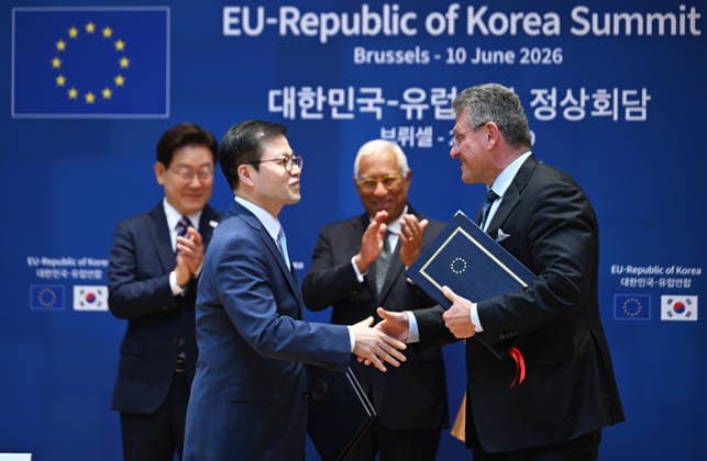 EU-South Korea Summit In Brussels BRUSSELS, BELGIUM - JUNE 10: European Council President Antonio Costa, European Commission President Ursula von der Leyen and South Korean President Lee Jae Myung attend the European Union (EU)-South Korea Summit in Brussels, Belgium, on June 10, 2026. Following the meeting, South Korean Trade Minister Yeo Han-koo and European Commissioner for Trade Maros Sefcovic sign an agreement. Dursun Aydemir Anadolu Brussels Belgium. Editorial use only. Please get in touch for any other usage.  Copyright: x2026xAnadoluxDursunxAydemirx