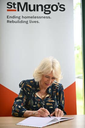 Queen Camilla visits one of St Mungo s homelessness accommodation sites in south London Britain s Queen Camilla signs the guest book during a visit to one of St Mungo s homelessness accommodation sites in south London, on June 10, 2026. St Mungo s homelessness charity, founded in 1969, has for the past 56 years been supporting people as they rebuild their lives., Credit:JUSTIN TALLIS PA ROTA - B68 Avalon United Kingdom, London  Copyright: xJUSTINxTALLISx xPAxROTAx-xB68x xAvalonx 1109323795