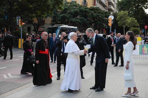 Pope Leo XIV presides at Holy Mass in the Basilica of the Sagrada Familia and inaugurates the Tower of Jesus Christ Pope Leo XIV c greets King Felipe VI 2i upon his arrival at the celebration of Holy Mass presided over by Pope Leo XIV, June 10, 2026, in Barcelona, Catalonia Spain This historic solemn Eucharist in the Basilica of the Sagrada Familia, which is attended by the King and Queen of Spain, serves as the setting for the blessing and inauguration of the Tower of Jesus Christ, the central structure that makes the church the tallest church in the world, serves as a framework for the blessing and inauguration of the Tower of Jesus Christ, the central structure that makes the temple the tallest church in the world, coinciding exactly wi  Copyright: xKikexRincon EuropaxPress Poolx 7587263