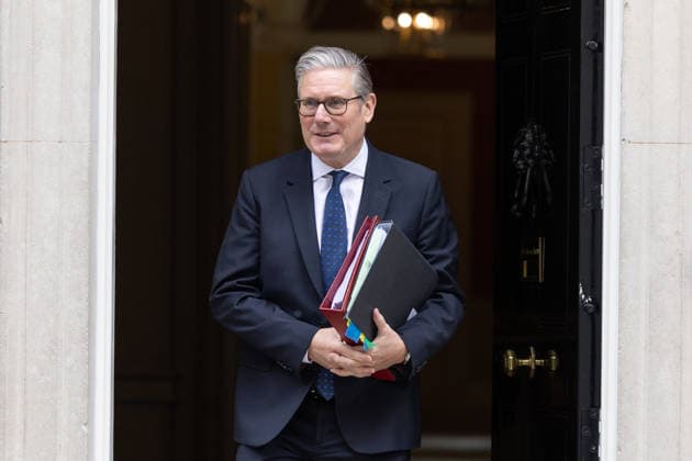 UK Prime Minister Keir Starmer departs No.10 ahead of PMQs - 10 Jun 2026 UK Prime Minister Keir Starmer, departs No.10 Downing Street, ahead of Prime Minister s Questions, in the House of Commons, London. London United Kingdom Copyright: xPhilxLewisx xSOPAxImagesx KeirStarmerPMQ-2004