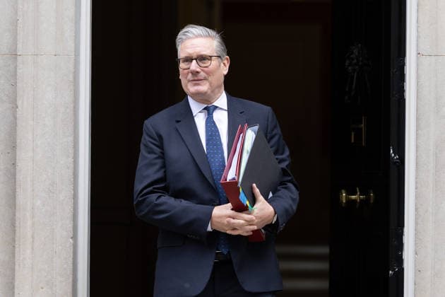 UK Prime Minister Keir Starmer departs No.10 ahead of PMQs - 10 Jun 2026 UK Prime Minister Keir Starmer, departs No.10 Downing Street, ahead of Prime Minister s Questions, in the House of Commons, London. London United Kingdom Copyright: xPhilxLewisx xSOPAxImagesx KeirStarmerPMQ-2006