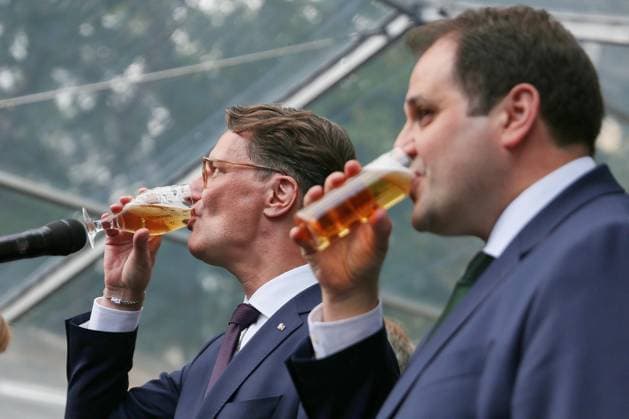 Berlin, Deutschland, 10.06.2026: NRW-Landesvertretung: Sommerfest Vertretung Nordrhein-Westfalen beim Bund: Ministerpräsident Hendrik Wüst (CDU) und Medienminister Nathanael Liminski (CDU) *** Berlin, Germany, 10 06 2026 NRW State Representation Summer Party Representation of North Rhine-Westphalia to the Federal Government Minister President Hendrik Wüst CDU and Media Minister Nathanael Liminski CDU Copyright: xdtsxNachrichtenagenturx dts_122382